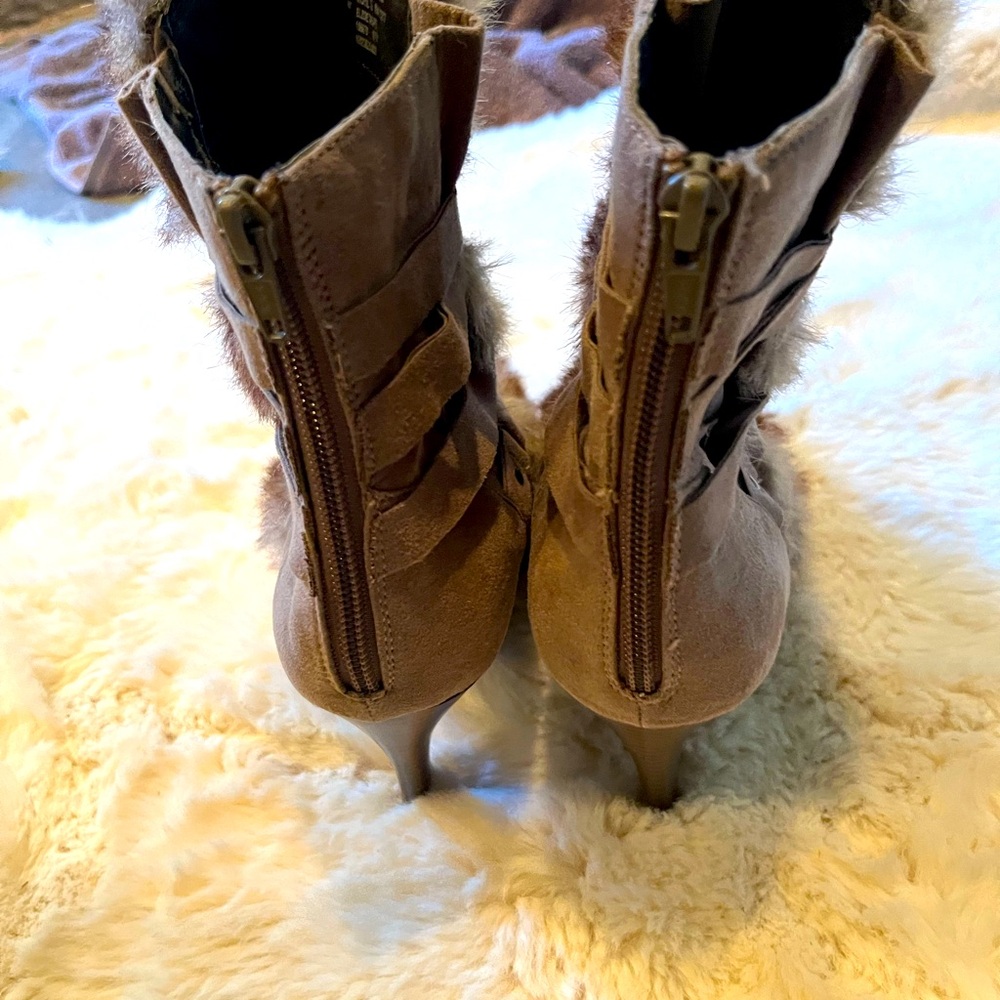 Jennifer Lopez Brown Fur-Trimmed with straps Women's Boots Sz 9 1/2 - Picture 3 of 8